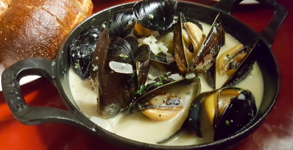 Linh Cafe mussels in white sauce
