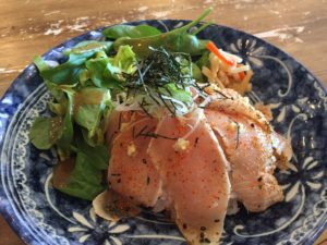 a photo of the delicious tuna tataki lunch set
