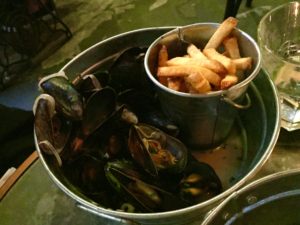 Au Comptoir mussels and fries special
